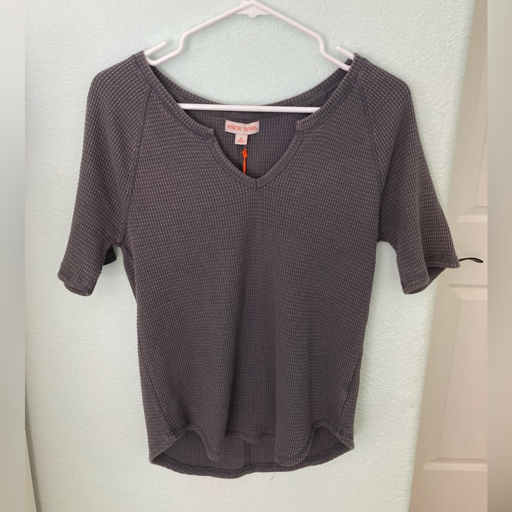 Knox Rose Gray Thermal Short Sleeve V-Neck Top
